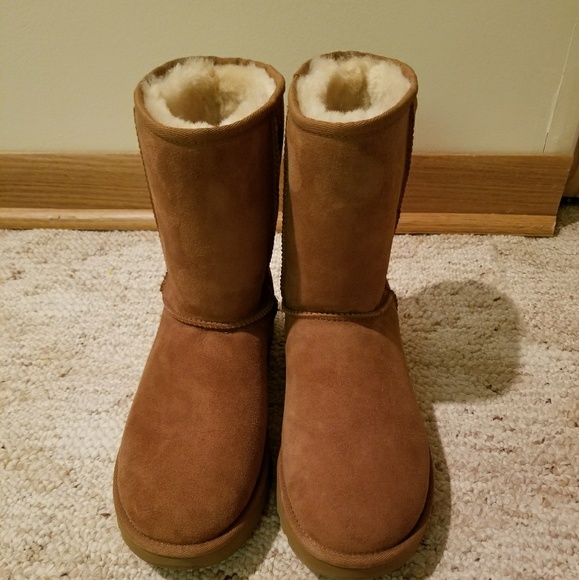 UGG Classic II Short Boot - Picture 2 of 8